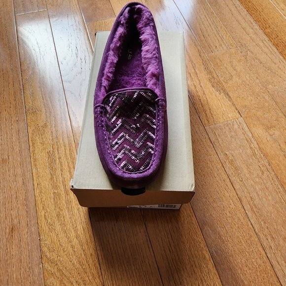 NEW UGG ANSLEY CHEVRON PINOT NOIR - Picture 2 of 3